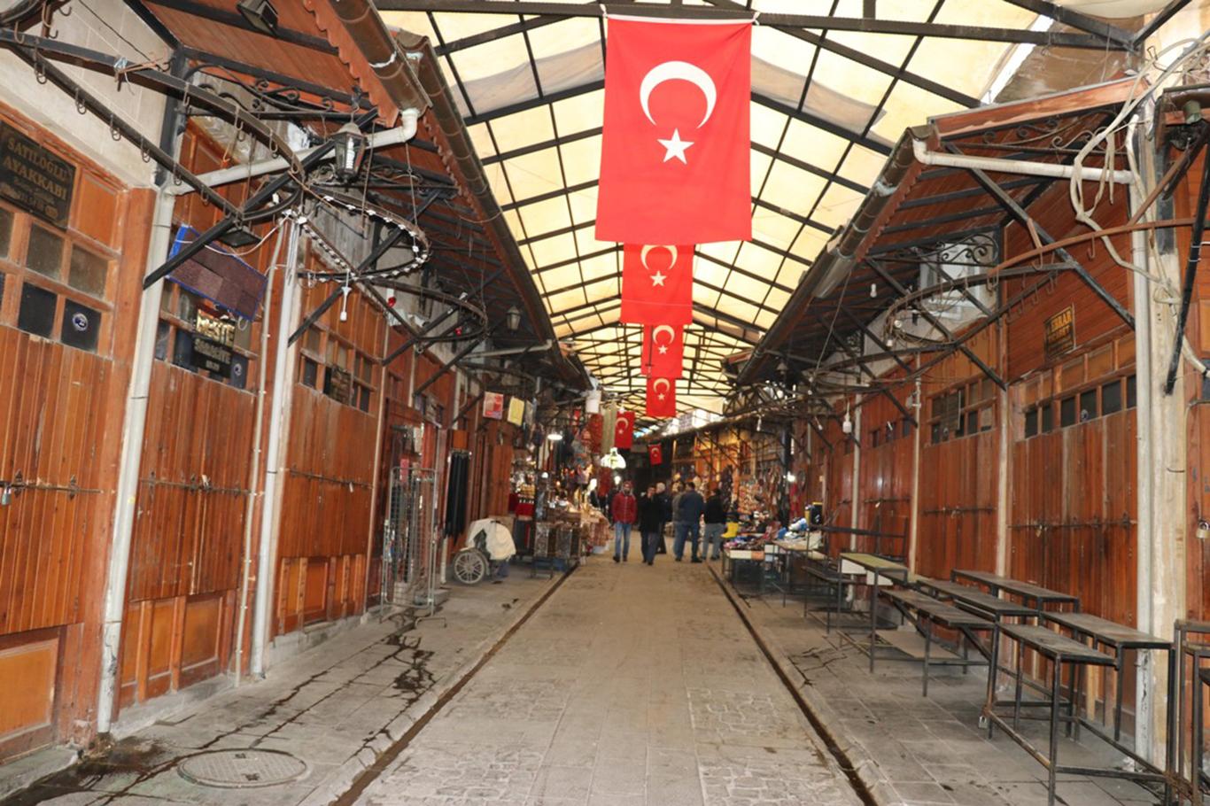 Asırlardır çekiç seslerinin susmadığı Bakırcılar Çarşısı sessizliğe büründü